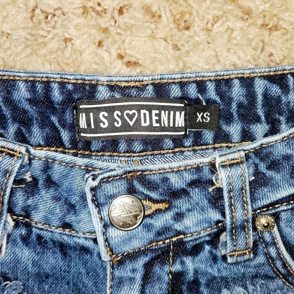 Missdenim | Minimal Low Waist Short - Picture 6 of 6